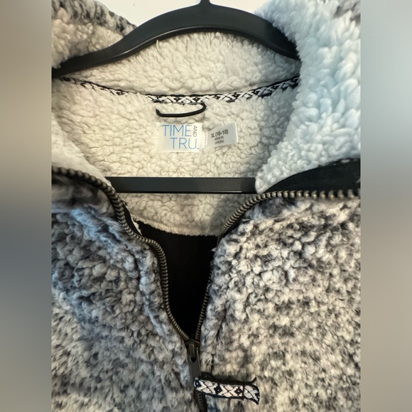 Fuzzy sweater, with pockets. Size XL from Walmart. - Picture 4 of 4